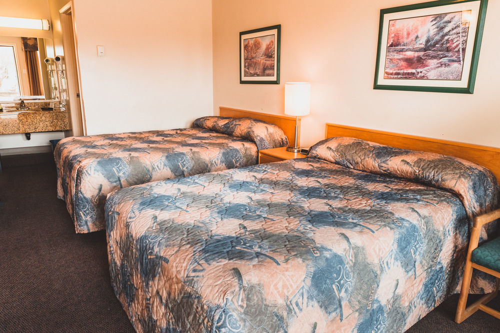 Canadian Motel North Battleford Esterno foto