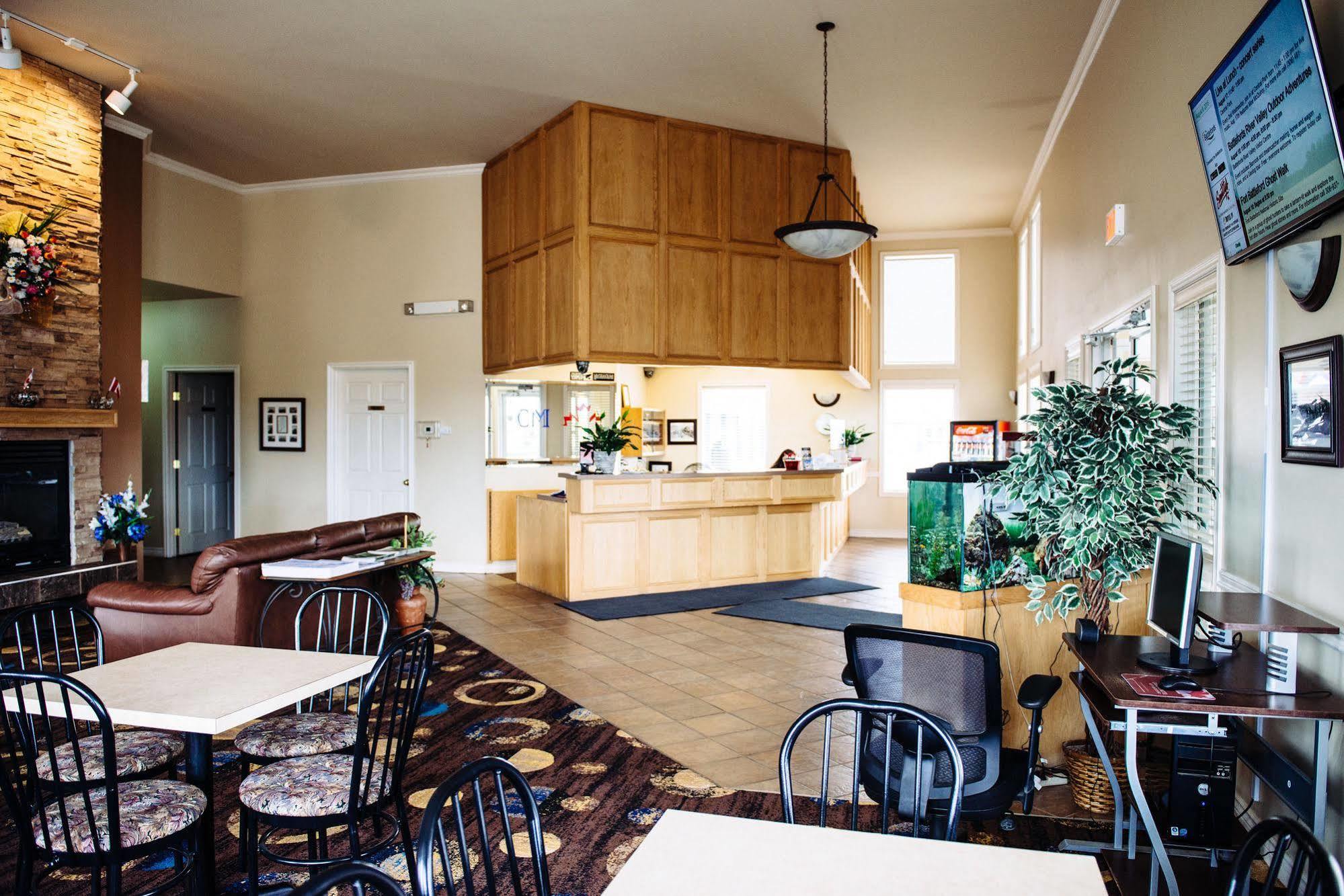 Canadian Motel North Battleford Esterno foto