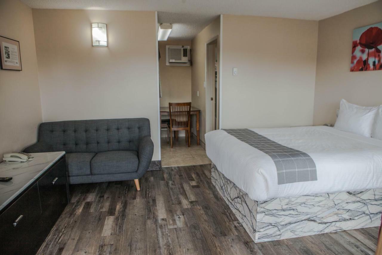 Canadian Motel North Battleford Esterno foto