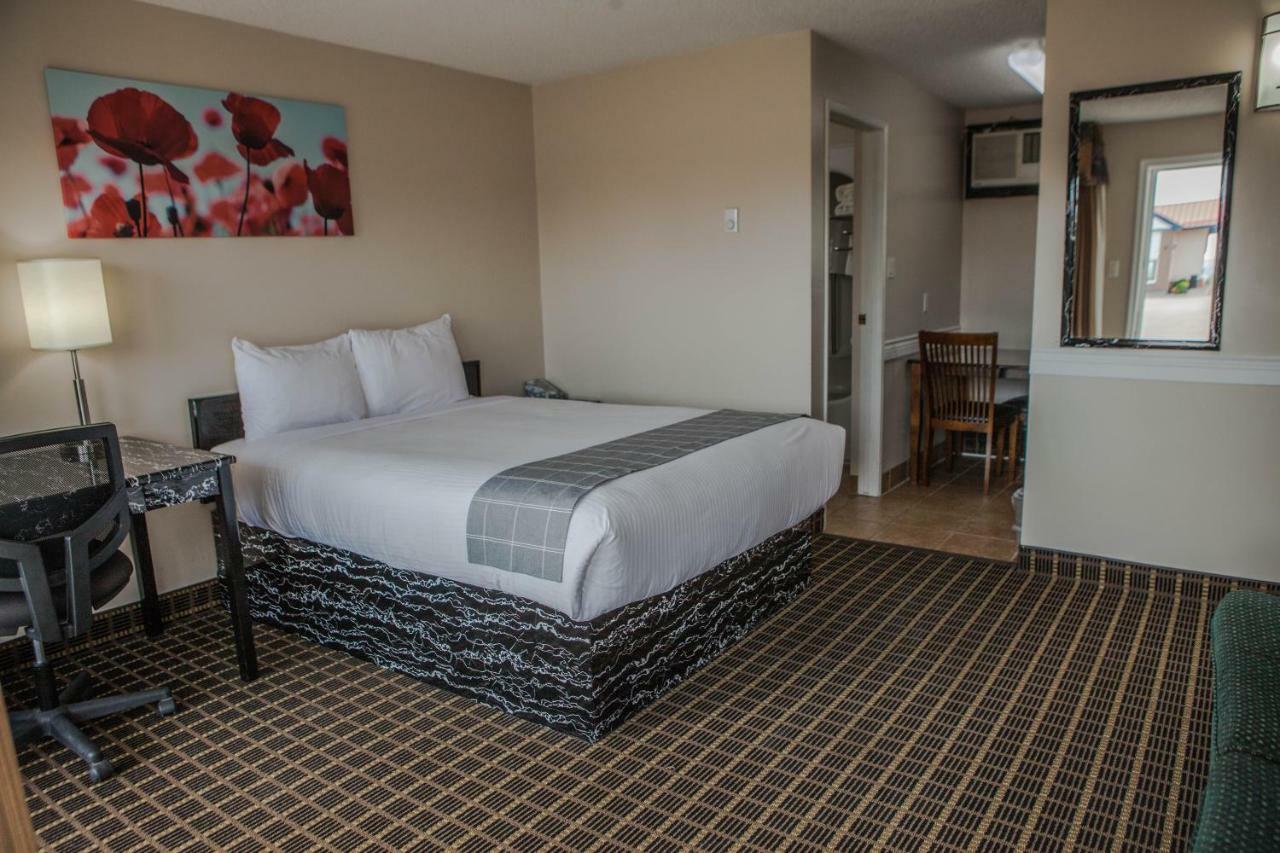 Canadian Motel North Battleford Esterno foto