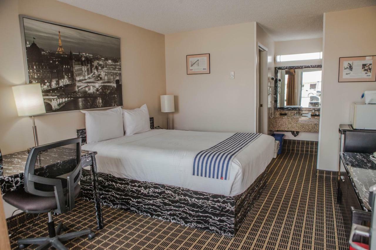 Canadian Motel North Battleford Esterno foto
