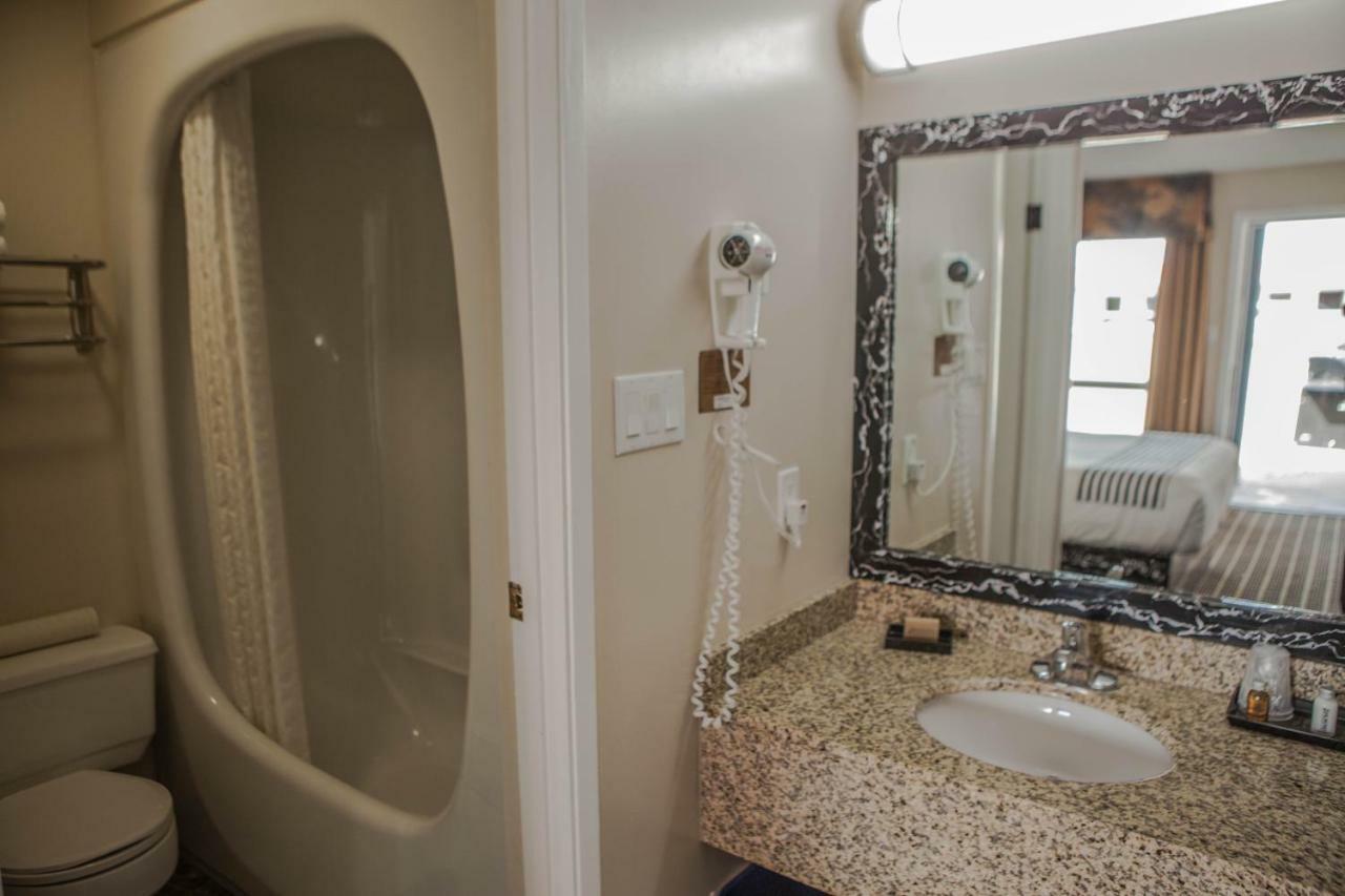 Canadian Motel North Battleford Esterno foto
